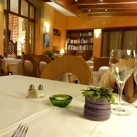 Logis Notre-dame - Restaurant Ouvert Midi Et Soir Sauf Dimanche Soir 酒店