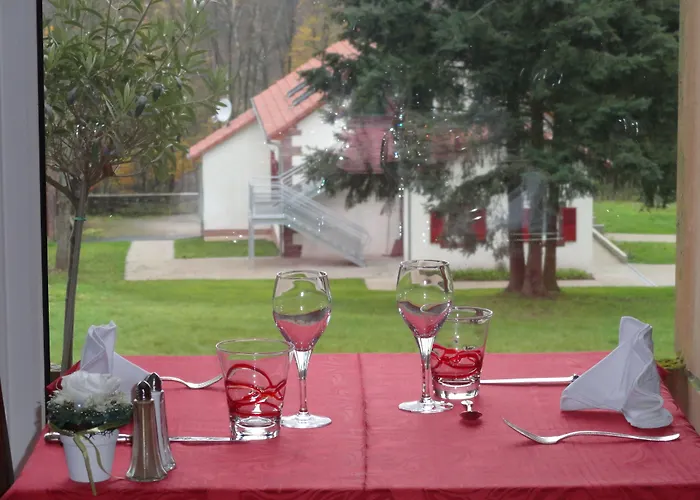 Hotel Logis Notre-dame - Restaurant Ouvert Midi Et Soir Sauf Dimanche Soir Danne-et-Quatre-Vents